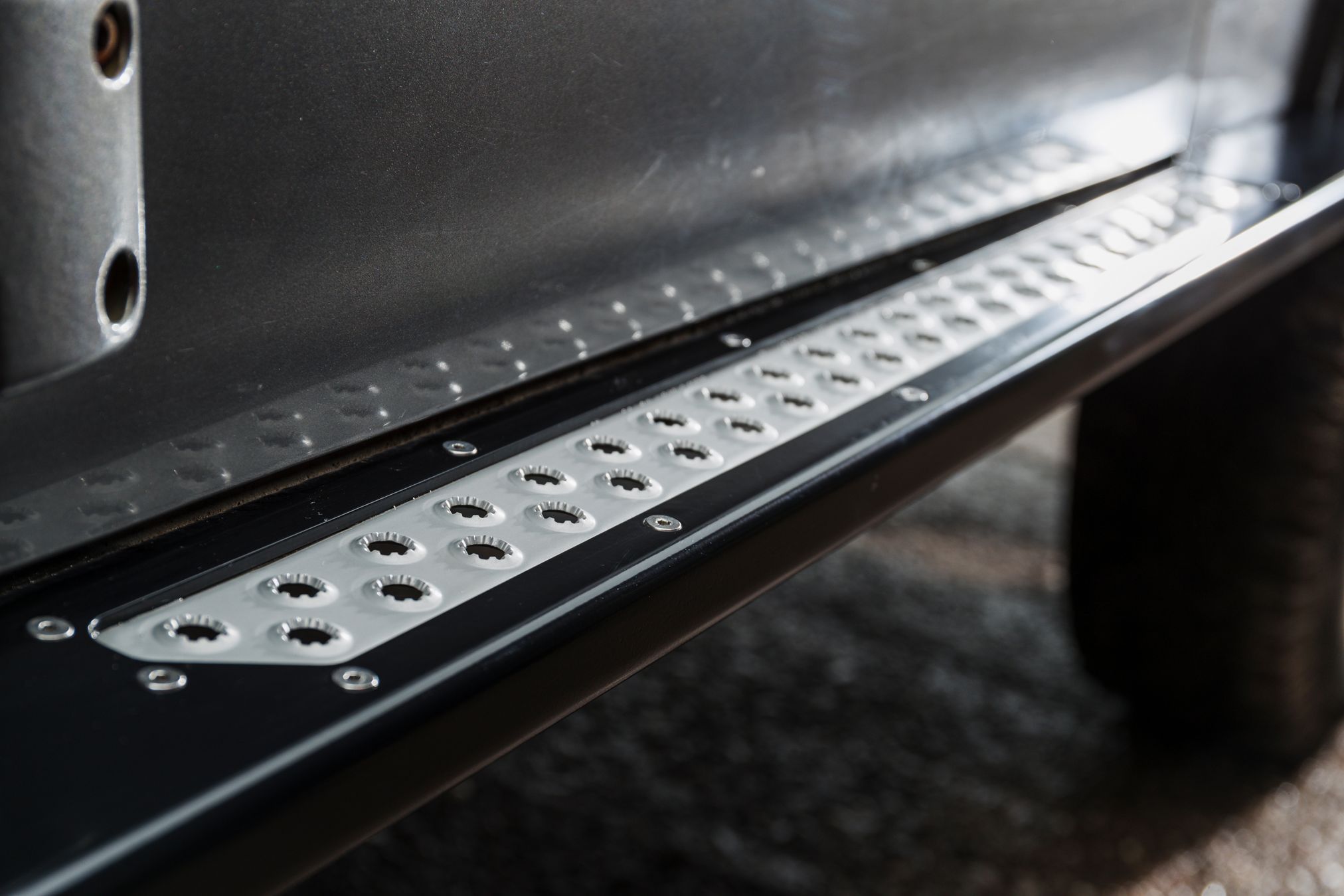 TERRAFIRMA TRED ROCK SLIDERS WITH JACKABLE SILLS FOR DEFENDER 90 - Image 2