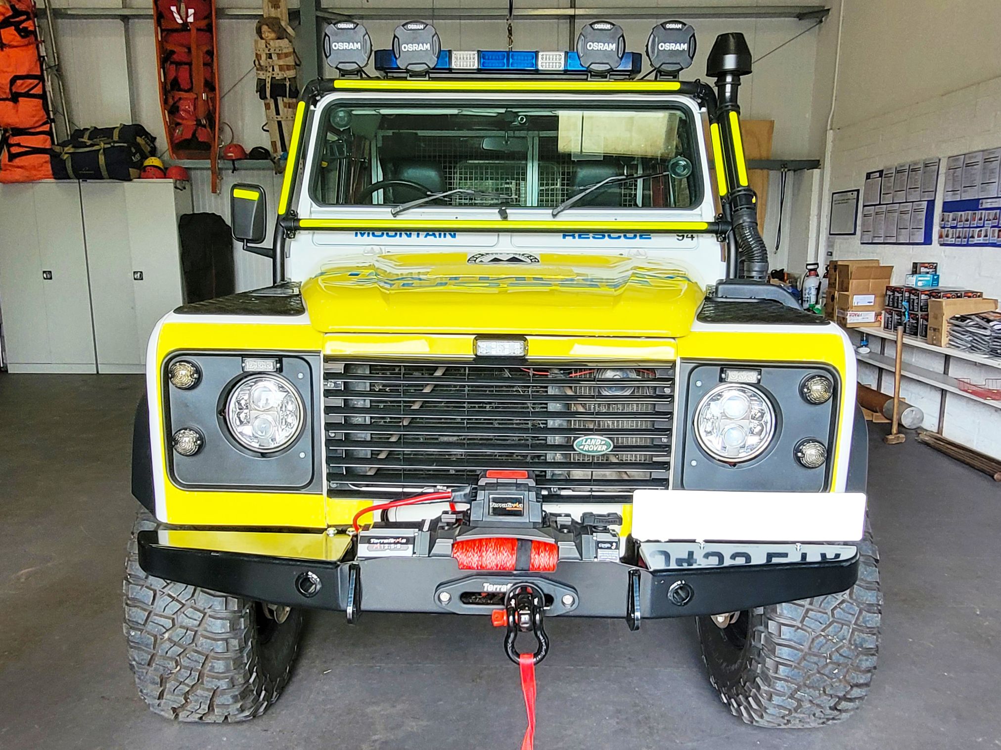 TERRAFIRMA M12.5S 12v ELECTRIC WINCH SYNTHETIC ROPE 2 REMOTE CONTROL - Image 5
